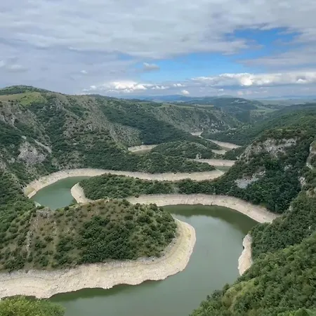 아파트 Feniks 셰니차