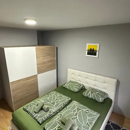 Feniks Apartment *
