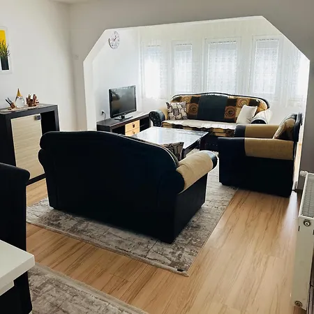 아파트 Feniks 셰니차